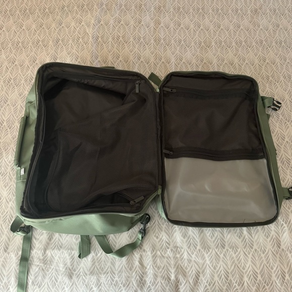NEW Medium Travel 19" Backpack Green - Made By Design - Picture 9 of 10